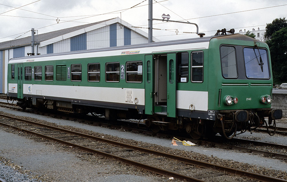 https://www.eisenbahnfotograf.de/datei/August 2000/4000237 SNCF 2143 Morlaix 6.8.2000.jpg